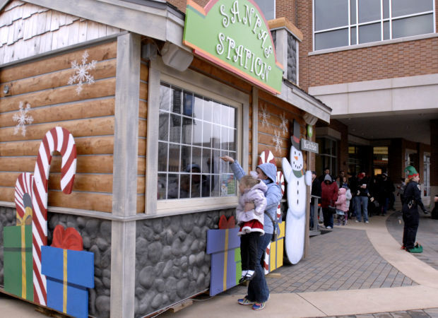 Uptown Normal Santa's Station